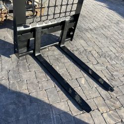 Like New SKID STEER FORKS 