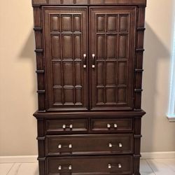 Armoire/Wardrobe- Henry Link