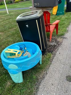 FREE kids water table & more 15101