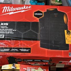 XL Milwaukee M12 Vest