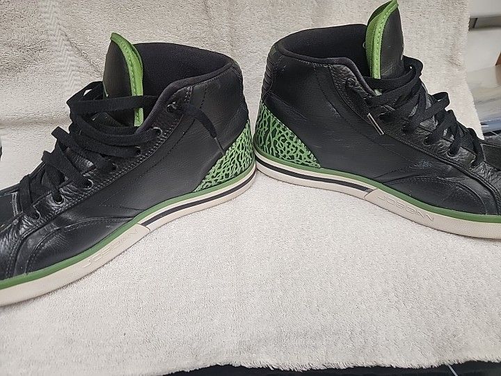 Air Jordans Midtops Concrete  Black And Green Mens SZ.10