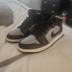 Jordan  1 Mid "Shadow" 