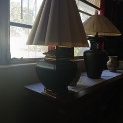  Table Lamp with Scalloped Fabric Shade, Modern Accent Lamp for Bedroom & Living Room, Compact Table Lamps for Nightstands, Desks, 