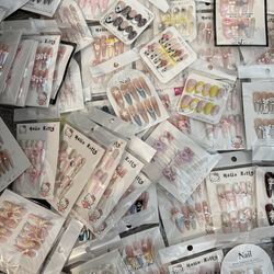 🆕$5(buy 4 get 1 free) press on nails-NEW iN