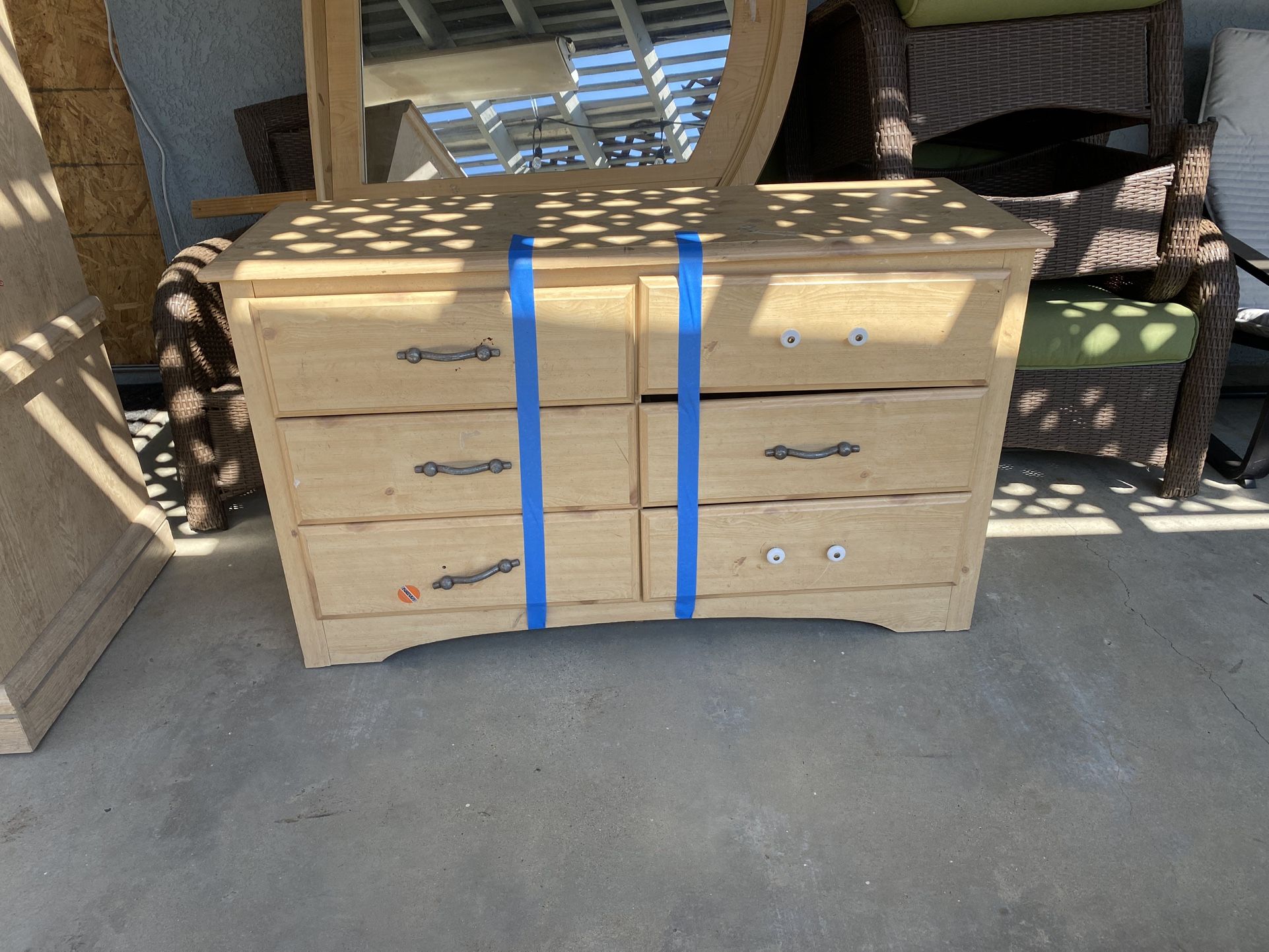 Dresser With Mirror