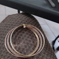 Semanario chicos por mano delgada 7 dollar cada semanario tengo 2 en existencia