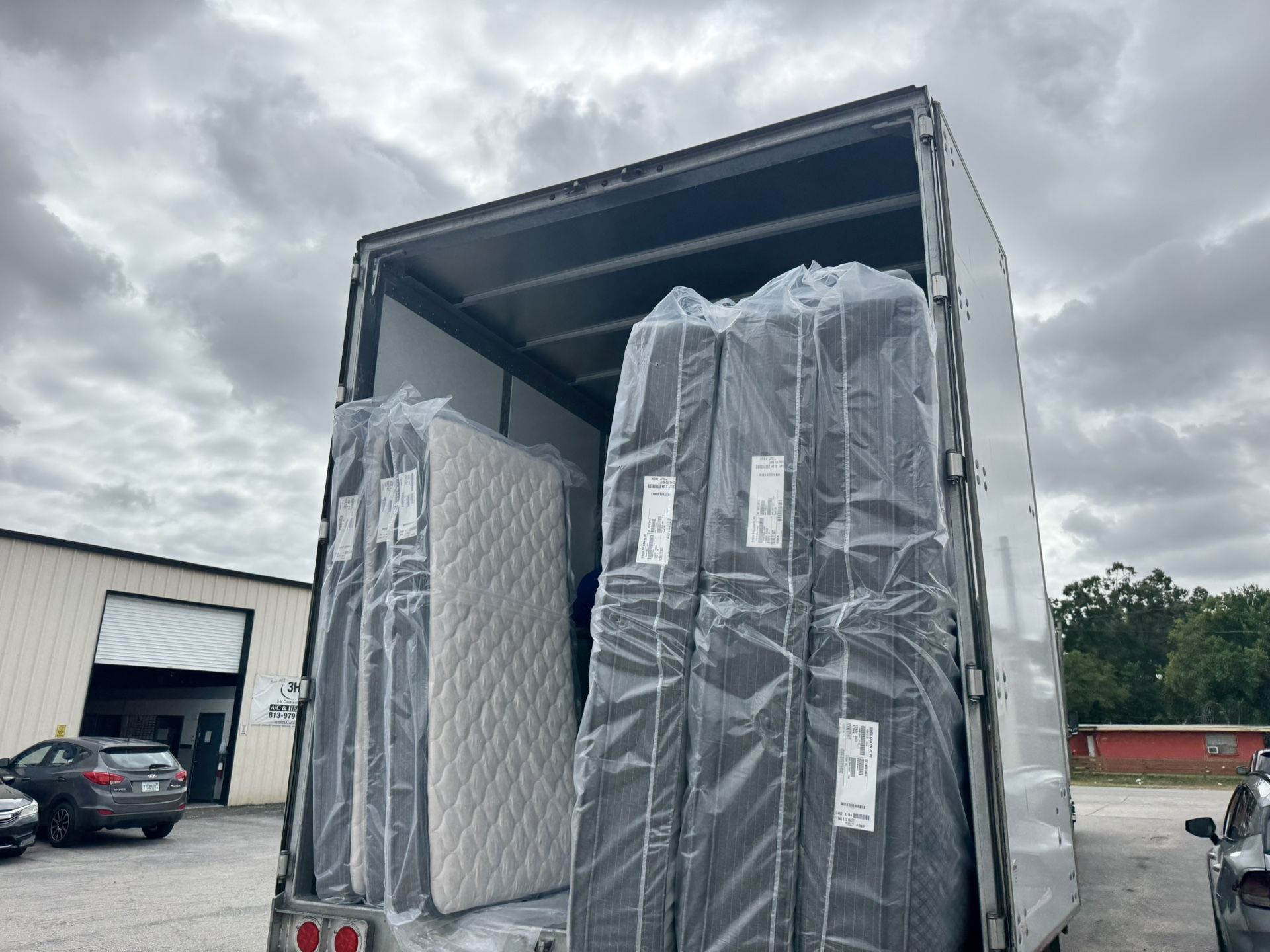  💤 TRUCKLOAD MATTRESS SALE – Huge Savings on Every Size!