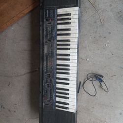 Electronic Keyboard With Cords