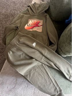 Boys Nike set (size:6)