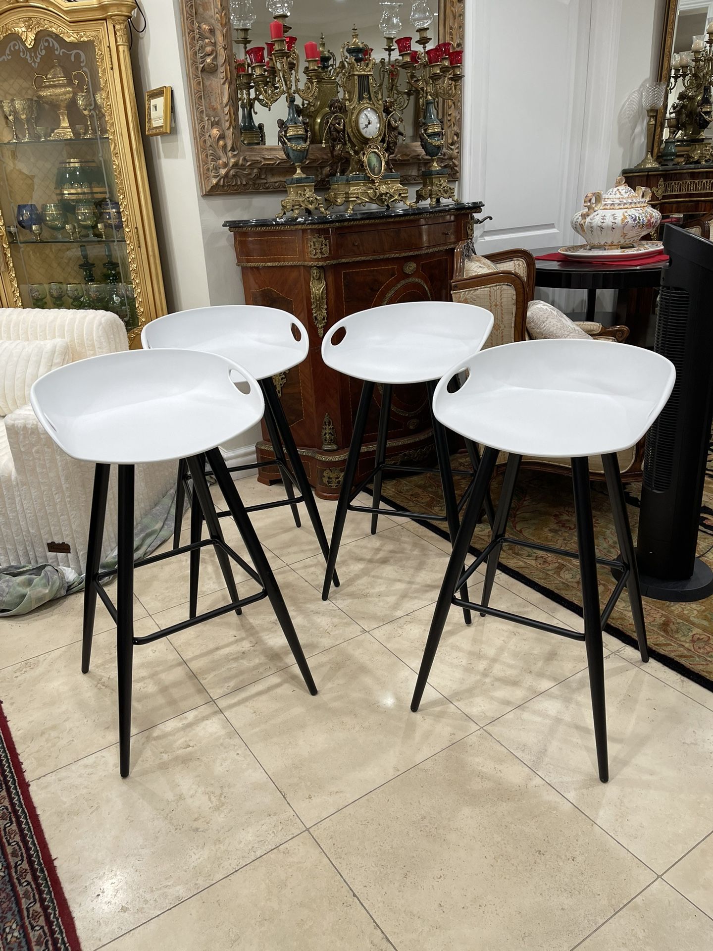 Four Brand New Bar Stools🌷