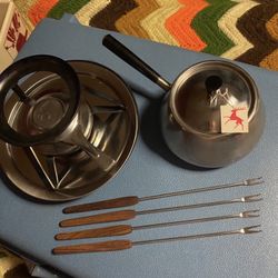 Gorgeous Vintage Bourguignonne Fodue Set
