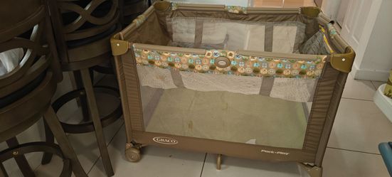 Pack and play Graco