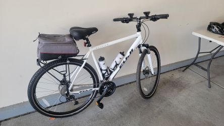 Fuji SunFire 2.0 Disc Brake Hybrid City Trekking Adventure Bike for Sale in Las Vegas NV OfferUp