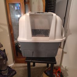 Self Shifting Cat Box With Drawer