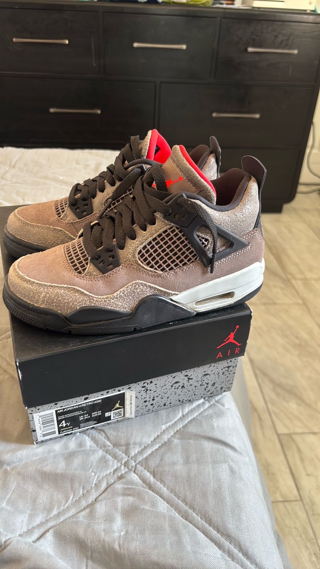 Jordan 4 taupe haze