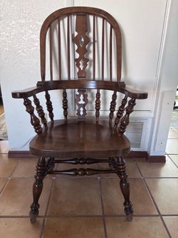 Solid wood chair, sturdy, nice detail