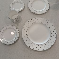 6 Kate Spade dish sets for 300$ OBO