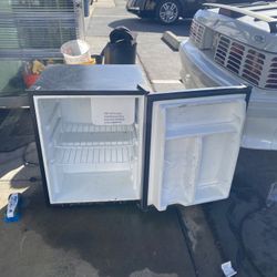 Whirlpool Mini Refrigerator 