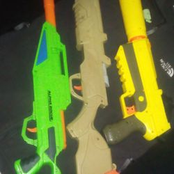 12 Nerf Guns 