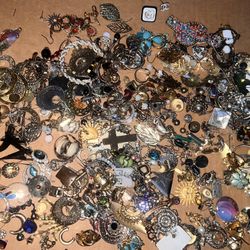 EARRING LOT
