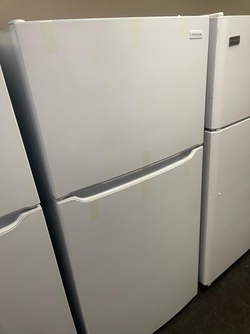 Frigidaire Top Freezer Fridge – White, Eventemp, Clean