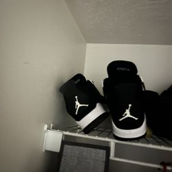 Jordan 4 White Thunder 