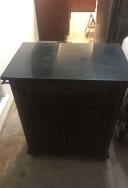Cute kitchen island beautiful condition granite