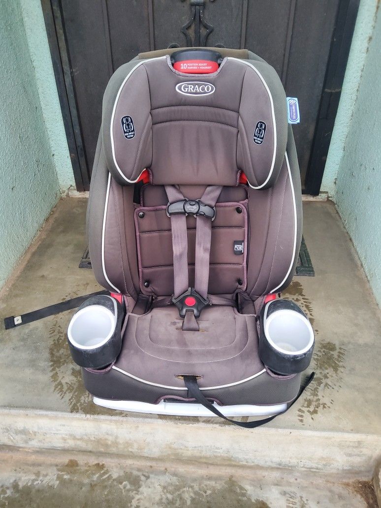 Graco Convertable Car Seat Expiration 2030 Has Some Stains