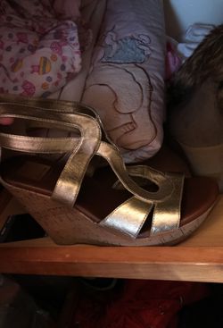 8 1/2 shoes gold wedge heel great condition