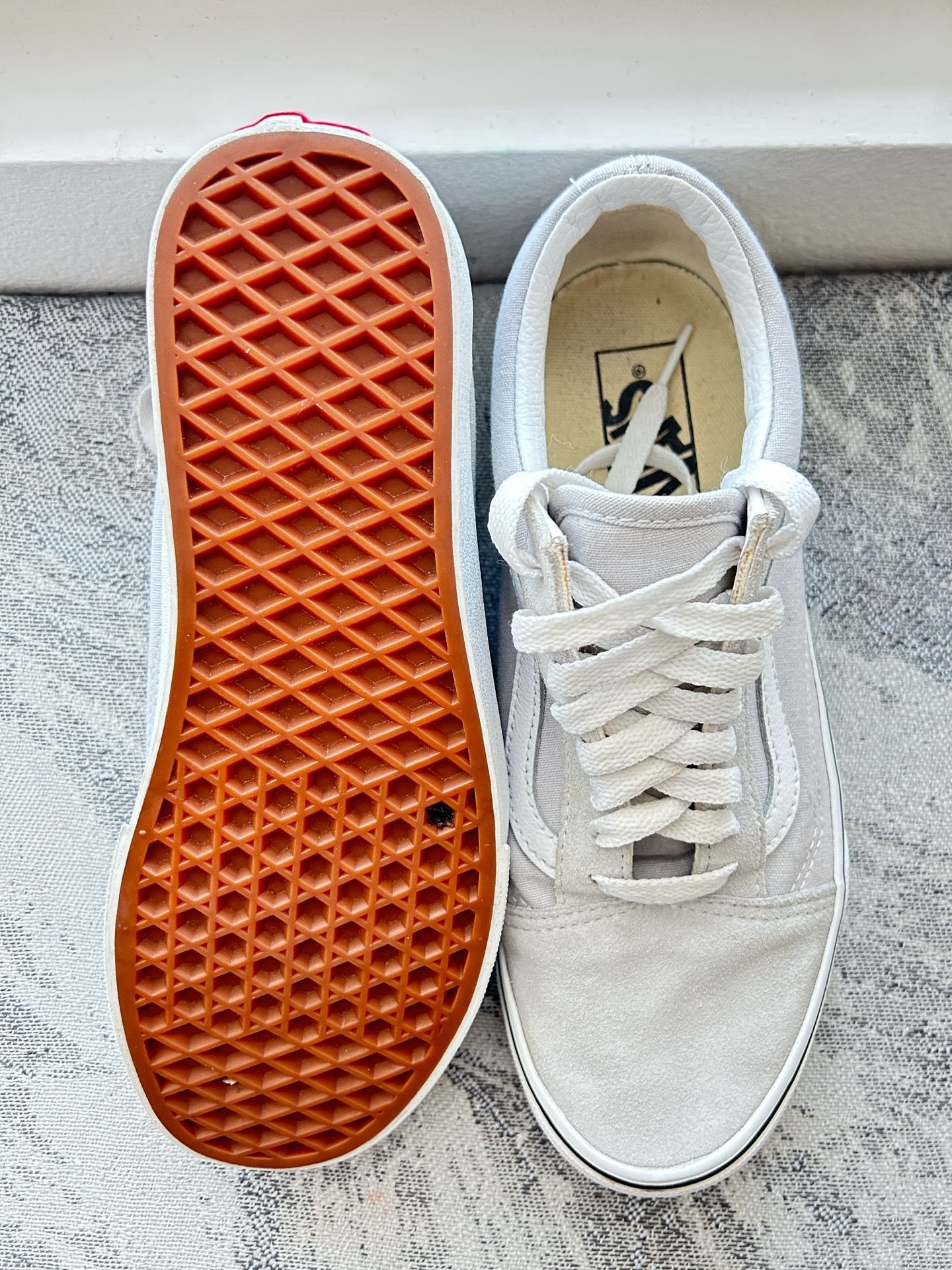 Vans almost New size 6.5 men and 8 women