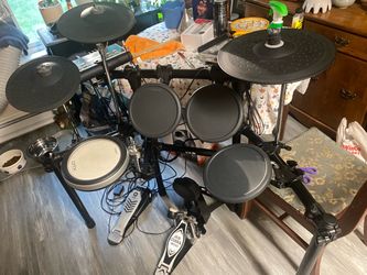 Yamaha DTX 500 electric drum set