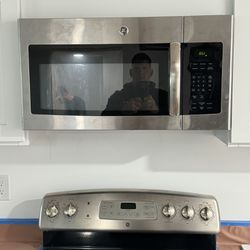 Electric Range With Glass Cooktop And Microwave