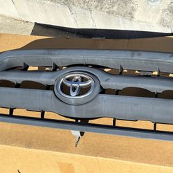 Front Grill 2005 Toyota Tacoma 
