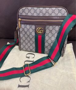Crossbody purse