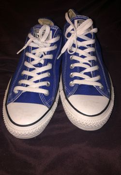 Royal blue lowtop converse