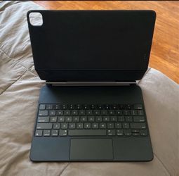 Apple Magic Keyboard 12.9 inch.