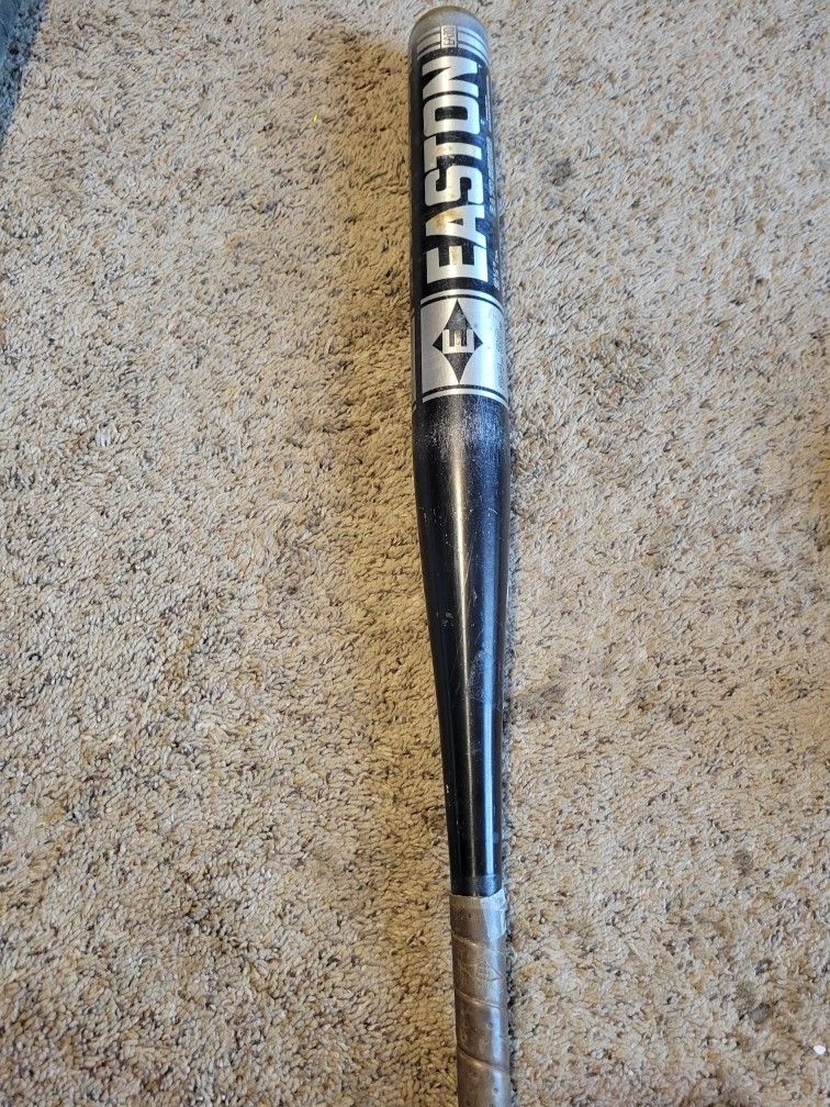 EASTON Softball Bat....34 Inch 32 Oz