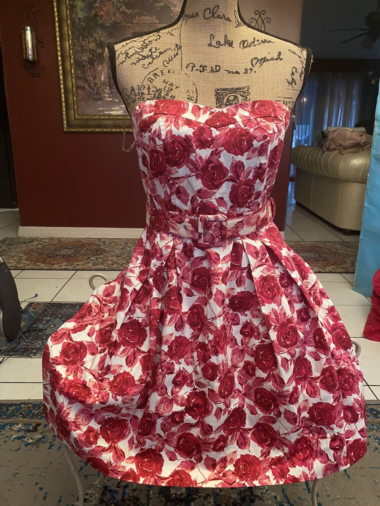 Gorgeous Dress Size M. 🩷❤️🩷❤️
