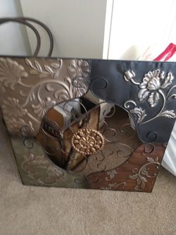Metal decor silver gold copper black color mix. Goes with any furniture or room.