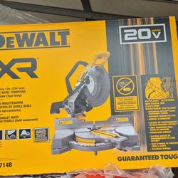 Dewalt 20-Volt Max XR Cordless 10in Miter Saw