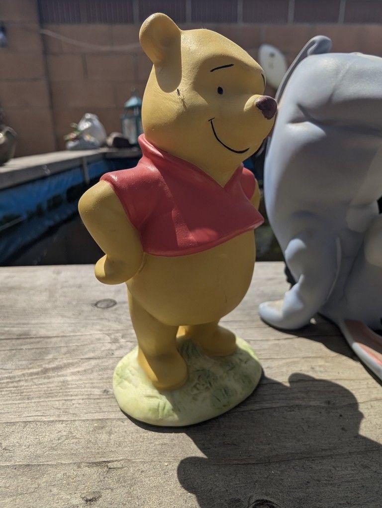 Vintage Winnie the Pooh Walt Disney Company Collection Figurine Statue Pooh!