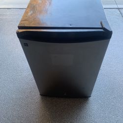 GE 4.4 Cubic Mini Refrigerator