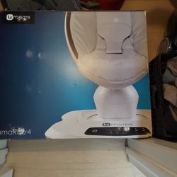 Momaroo4 Baby Swing Like new