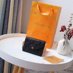 Louis Vuitton Wallet For Mother’s Day Gift 