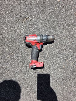 Milwaukee 1/2 drill