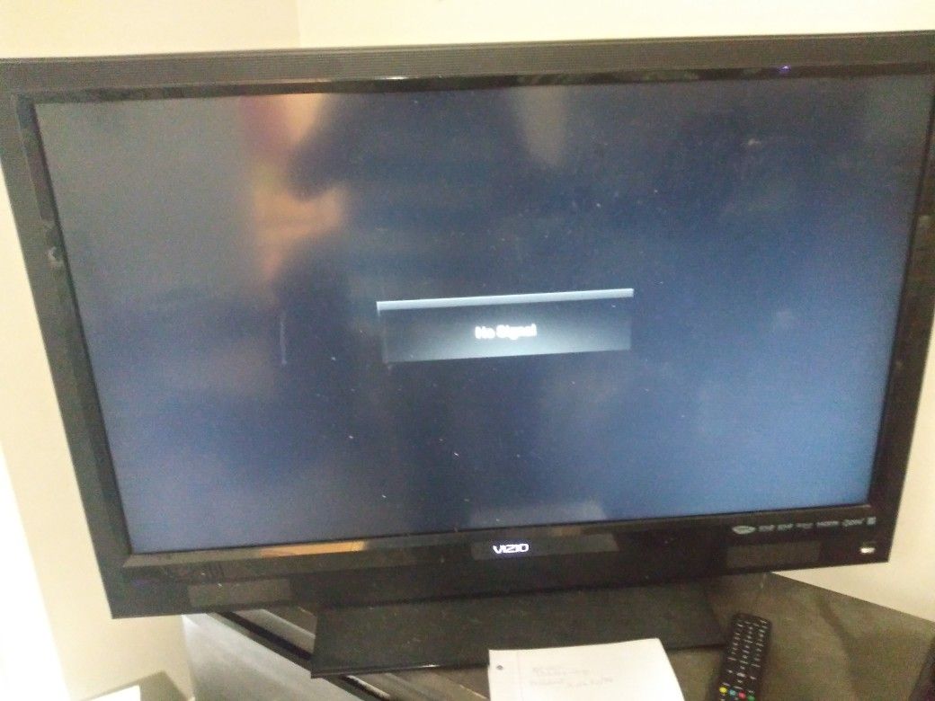 $100 OBO MAKE OFFER 45IN VIZIO NO REMOTE