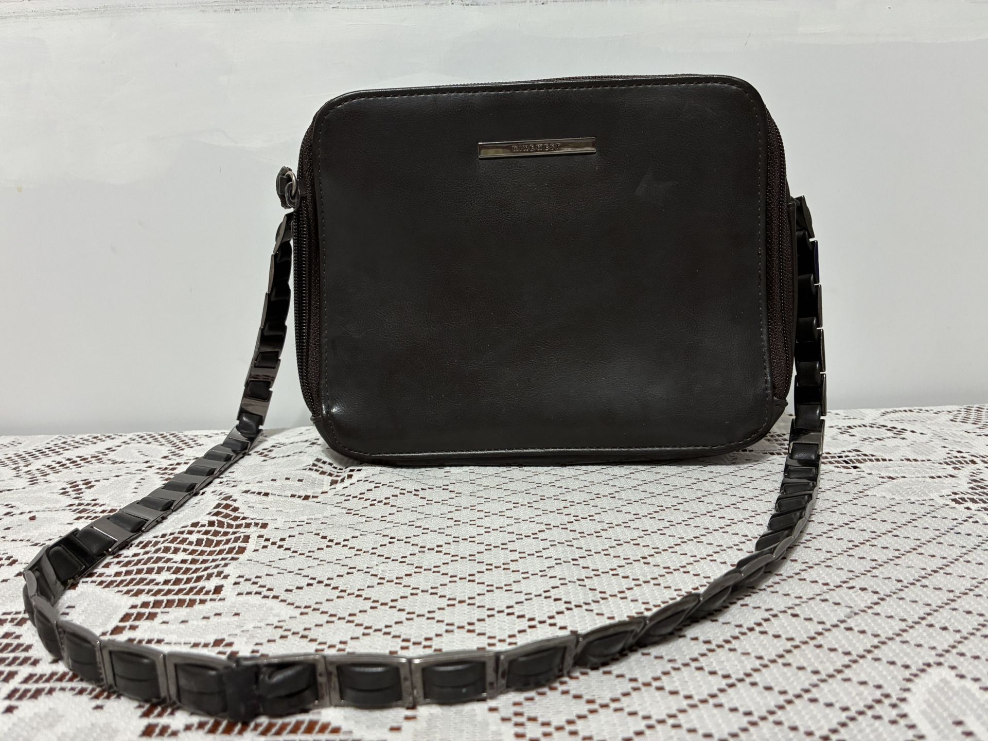Small Nine West messenger style leather shoulder bag w/ chain strap