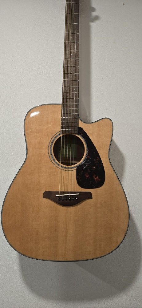 Yamaha Acustic Electric Guitar