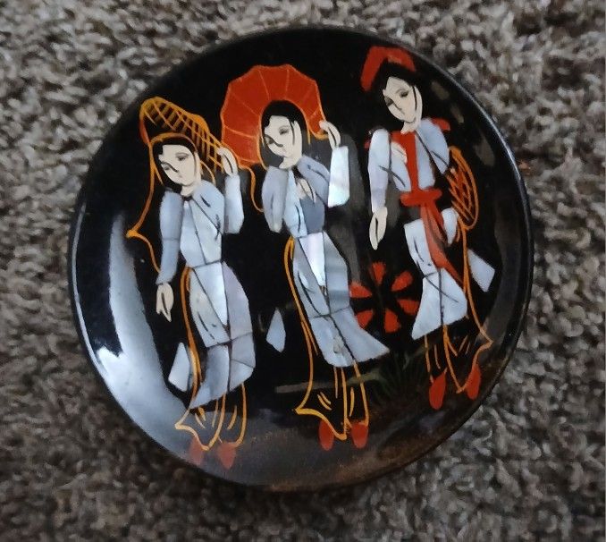 Geisha Decorative Plate