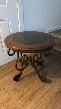 Signature Design by Ashley Rafferty Dark Brown Round End Table